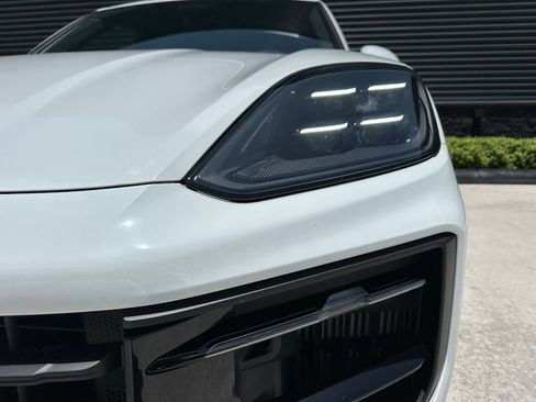 Certified 2026 Porsche Cayenne GTS AWD/4WD image 9