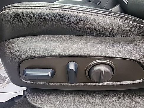 Used 2023 GMC Terrain SLT image 17