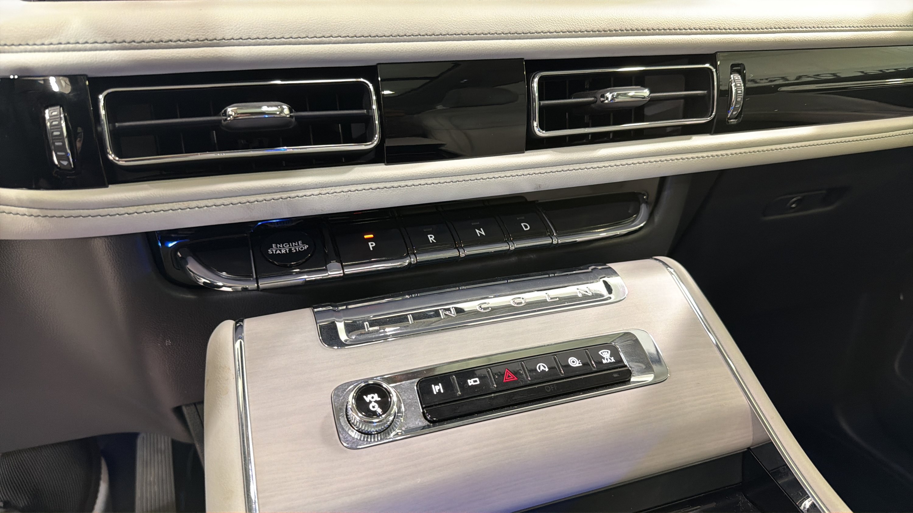 Used 2025 Lincoln Aviator Reserve w/ Jet Appearance Package RWD image 21