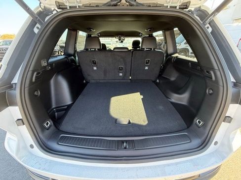 New 2025 Jeep Grand Cherokee Altitude image 20