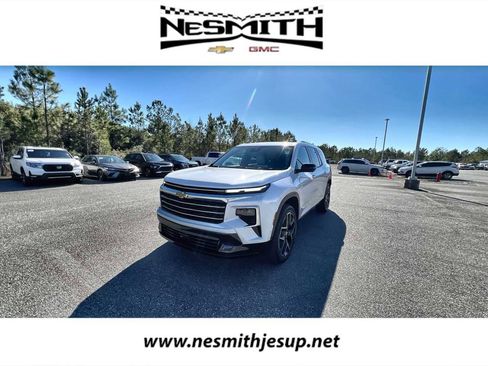 Used 2025 Chevrolet Traverse High Country w/ LPO, Floor Liner Package image 1