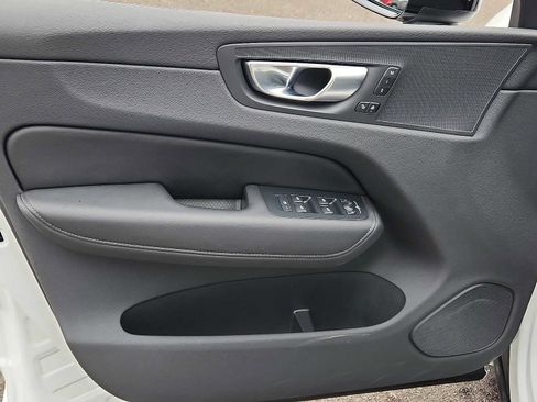 Used 2025 Volvo XC60 B5 Core image 12