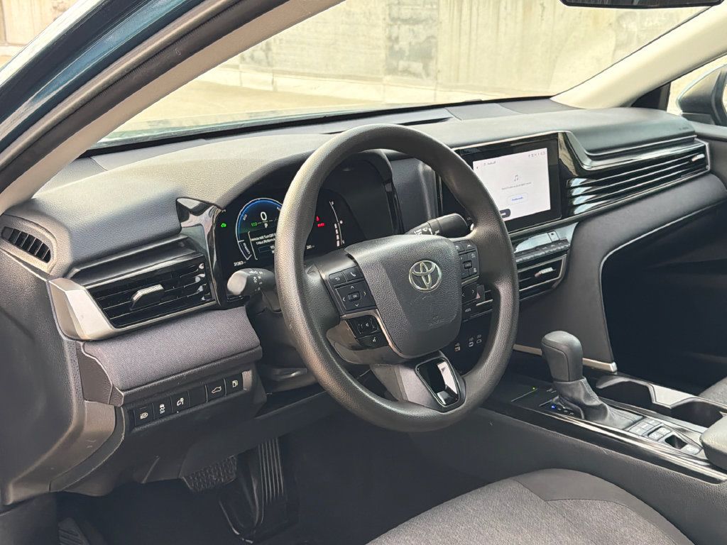 Used 2025 Toyota Camry LE FWD image 18