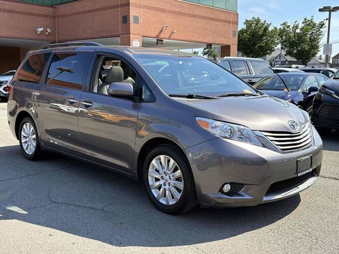 Used 2015 Toyota Sienna XLE w/ XLE Navigation Package AWD/4WD image 7