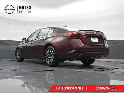 Used 2025 Nissan Altima 2.5 SV FWD image 41