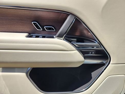 New 2026 Land Rover Range Rover Long Wheelbase SE image 16