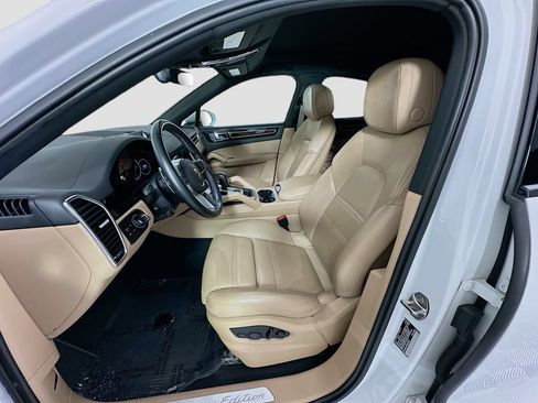 Certified 2023 Porsche Cayenne Platinum Edition AWD/4WD image 5
