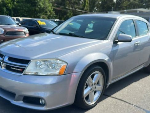 Used 2013 Dodge Avenger SXT FWD image 2