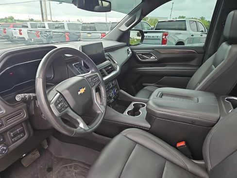 Used 2022 Chevrolet Suburban LT w/ LT Signature Package AWD/4WD image 16