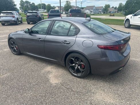 Used 2017 Alfa Romeo Giulia Ti w/ TI 19" Sport Package AWD/4WD image 5