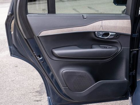 Used 2021 Volvo XC90 T8 Inscription image 29