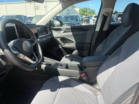 Used 2026 Volkswagen Tiguan SE AWD/4WD image 22