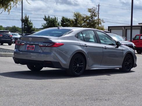 Used 2025 Toyota Camry SE FWD image 5