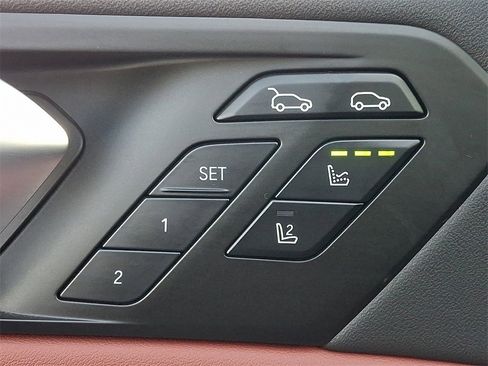 Certified 2024 BMW X6 xDrive40i w/ Executive Package image 28