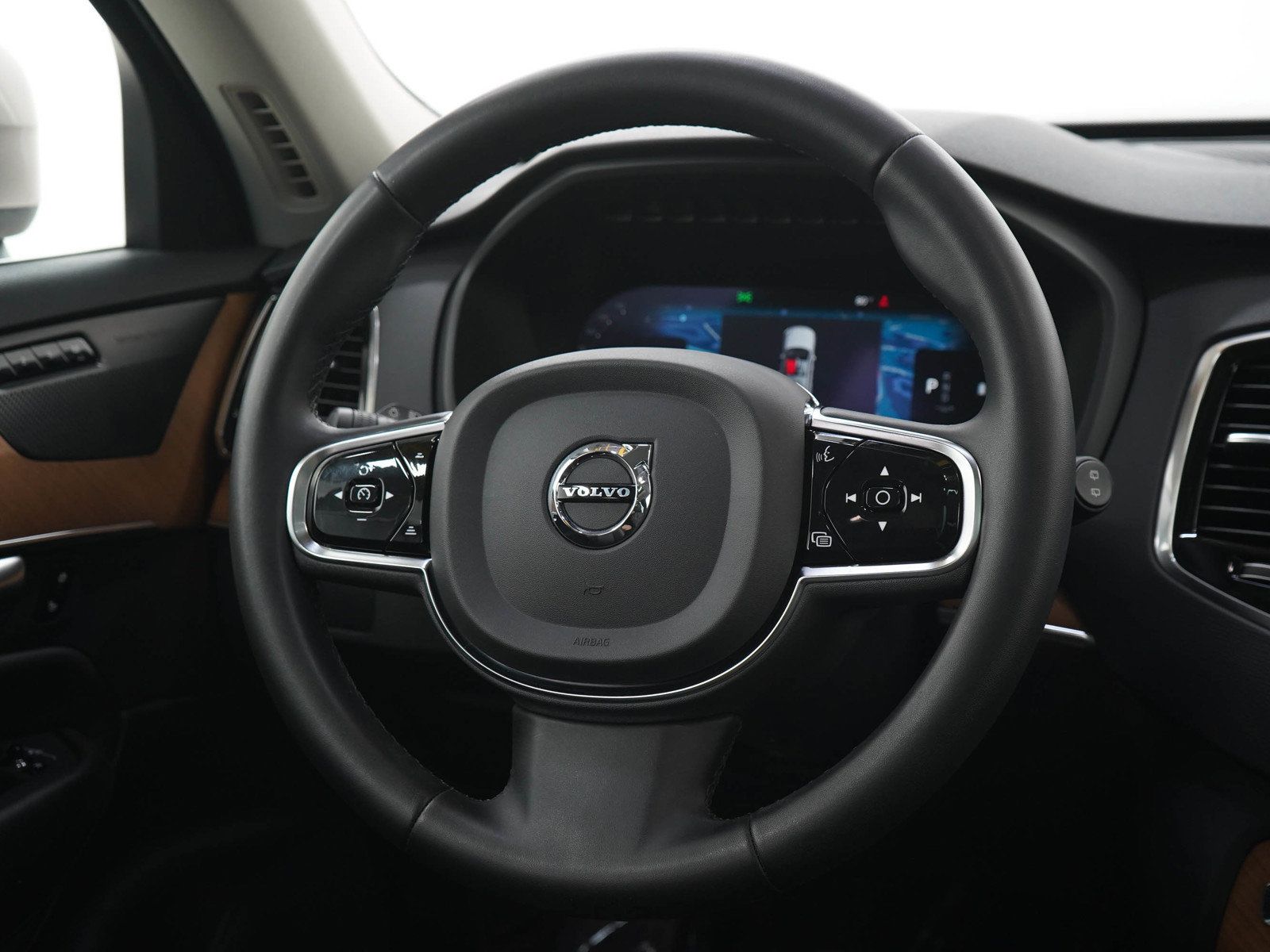 Used 2023 Volvo XC90 B6 Plus AWD/4WD image 19