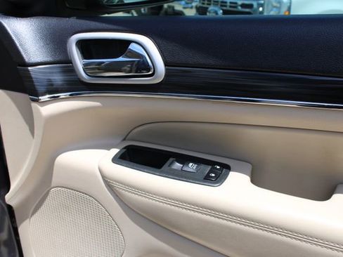 Used 2020 Jeep Grand Cherokee Limited RWD image 45