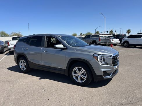 Used 2024 GMC Terrain SLE image 6
