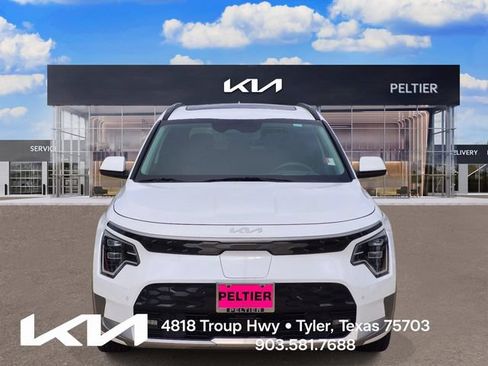 Used 2023 Kia Niro Wave FWD image 2
