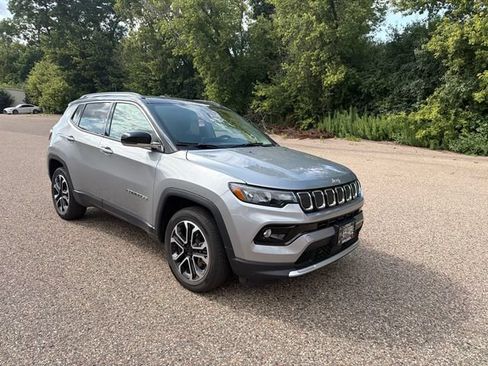 Used 2022 Jeep Compass Limited w/ Sun and Sound Group AWD/4WD image 12
