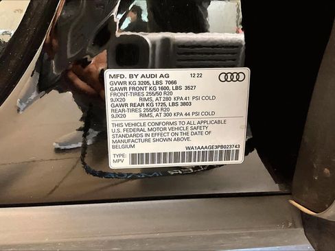 Used 2023 Audi e-tron Premium w/ Convenience Plus Package image 33