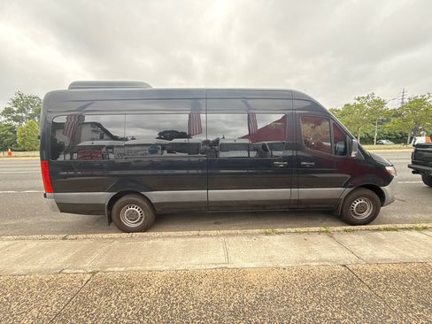 Used 2020 Mercedes-Benz Sprinter 2500 image 2