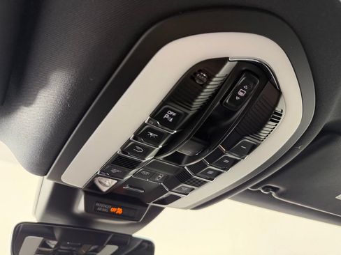 Certified 2024 Porsche Macan AWD/4WD image 28