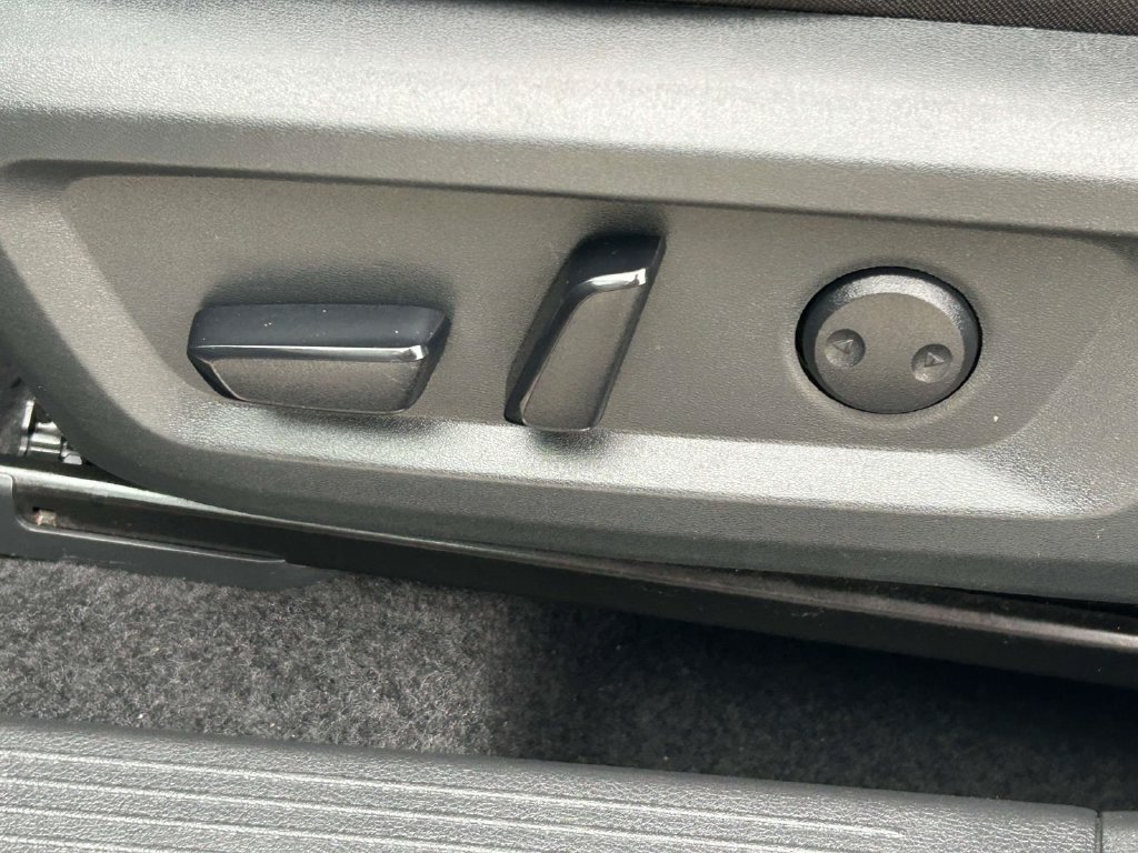 Used 2025 Nissan Rogue SV AWD/4WD image 13