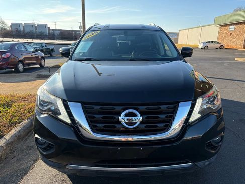 Used 2020 Nissan Pathfinder SL image 2