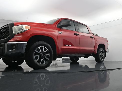 Used 2015 Toyota Tundra SR5 w/ TRD Off Road Package AWD/4WD image 31