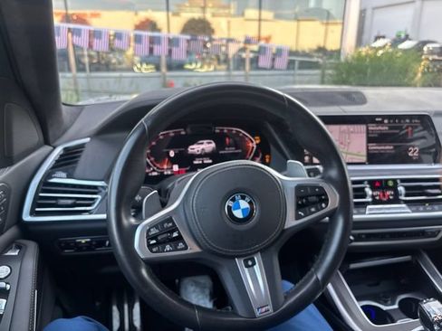Used 2022 BMW X7 xDrive40i w/ M Sport Package AWD/4WD image 6