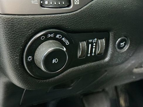 Used 2021 Jeep Cherokee Latitude Lux w/ Comfort/Convenience Group AWD/4WD image 18