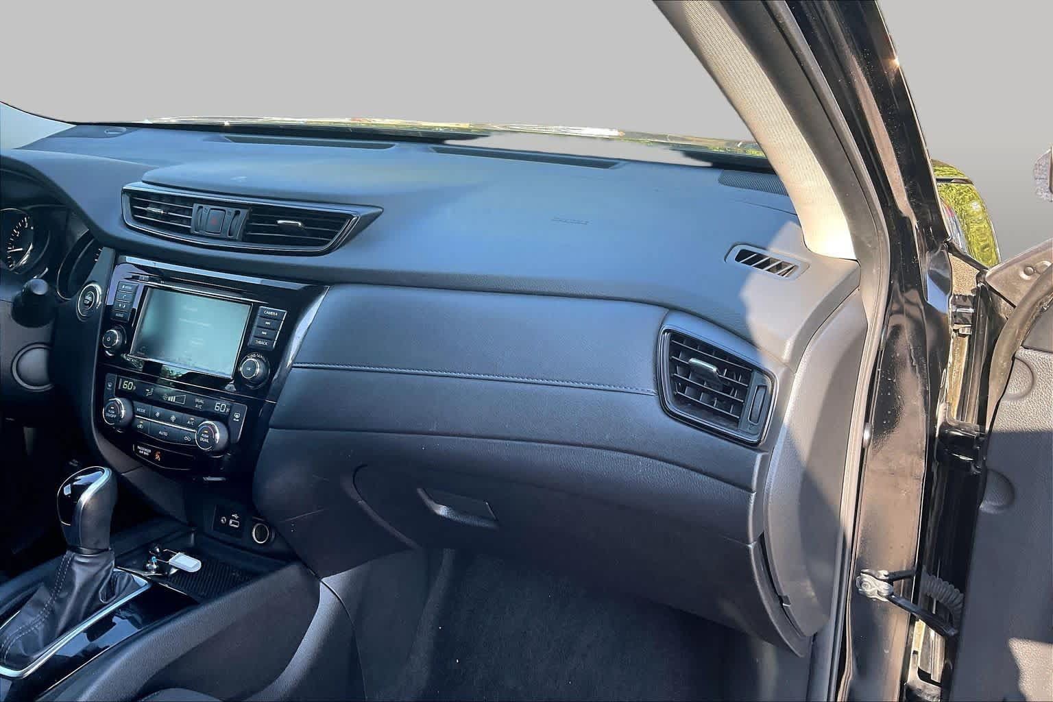 Used 2020 Nissan Rogue SV FWD image 18