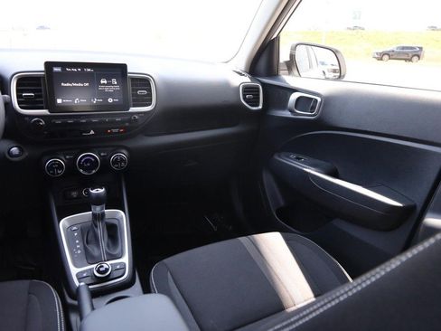 Used 2026 Hyundai Venue SEL FWD image 27