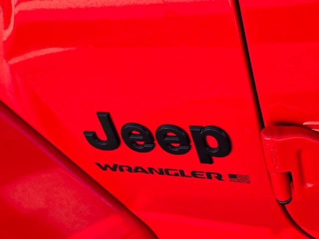 Used 2025 Jeep Wrangler Unlimited Sahara AWD/4WD image 24