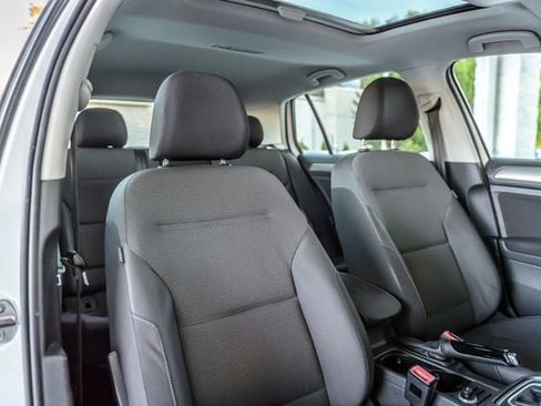 Used 2016 Volkswagen Golf S image 42