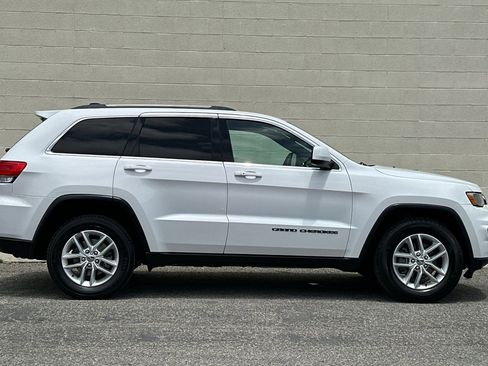 Used 2017 Jeep Grand Cherokee Laredo w/ Quick Order Package 2BE RWD image 3