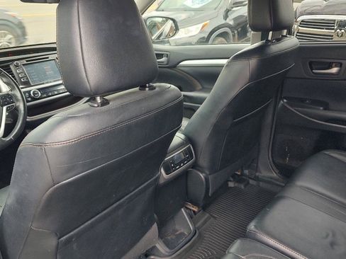 Used 2018 Toyota Highlander XLE AWD/4WD image 21