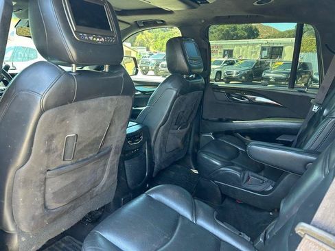 Used 2017 Cadillac Escalade Platinum AWD/4WD image 14