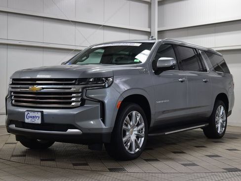 Used 2024 Chevrolet Suburban High Country image 3