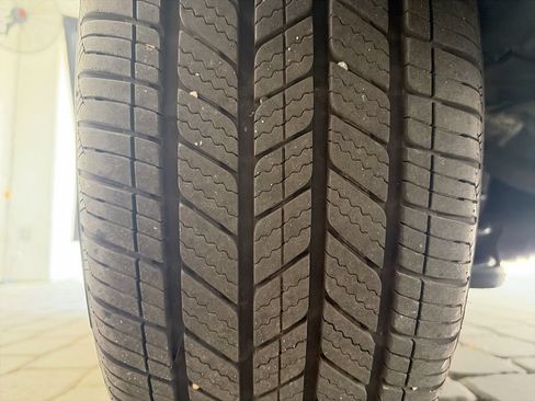 Certified 2025 Volkswagen Taos SE FWD image 38