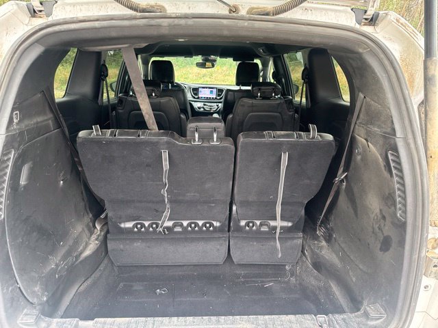 Used 2025 Chrysler Pacifica Select FWD image 9