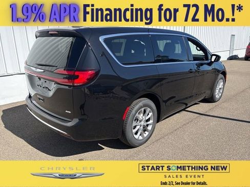 New 2026 Chrysler Pacifica Select image 7