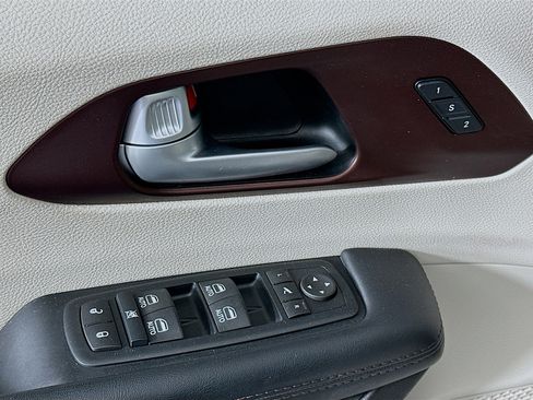 Used 2017 Chrysler Pacifica Limited w/ Advanced Safetytec Group image 15