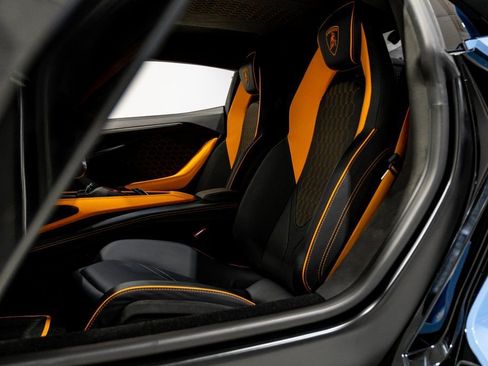 Used 2024 Lamborghini Revuelto image 32