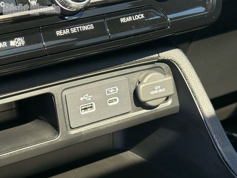 Used 2025 Honda Pilot TrailSport image 25