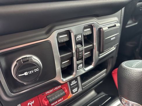 Used 2021 Jeep Gladiator Rubicon w/ Cold Weather Group AWD/4WD image 21