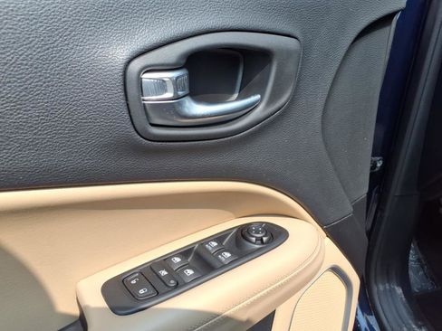 Used 2018 Jeep Compass Sport image 12