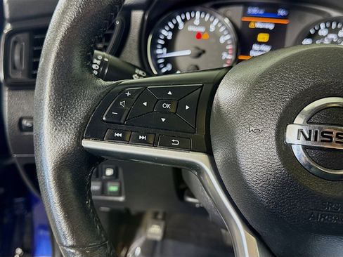 Used 2018 Nissan Rogue SV image 14