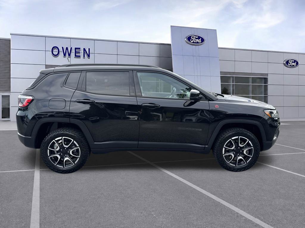 Used 2024 Jeep Compass Trailhawk AWD/4WD image 6