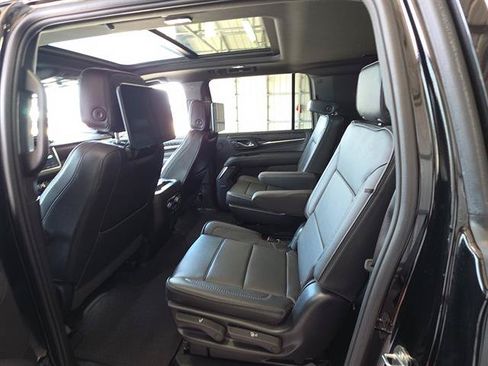 Used 2024 GMC Yukon XL Denali w/ Denali Reserve Package RWD image 18